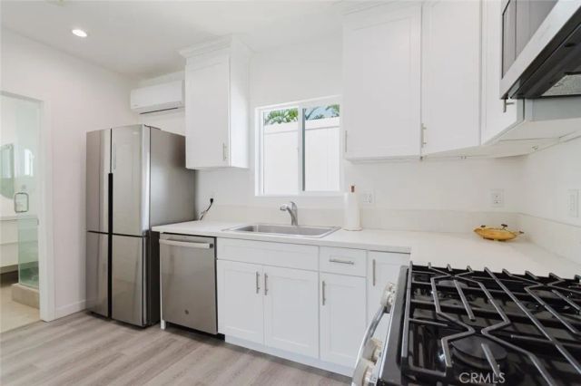 10423--10425 Mcclemont Avenue, Tujunga, CA 91042