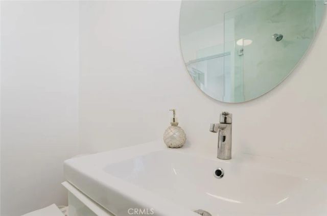 10423--10425 Mcclemont Avenue, Tujunga, CA 91042