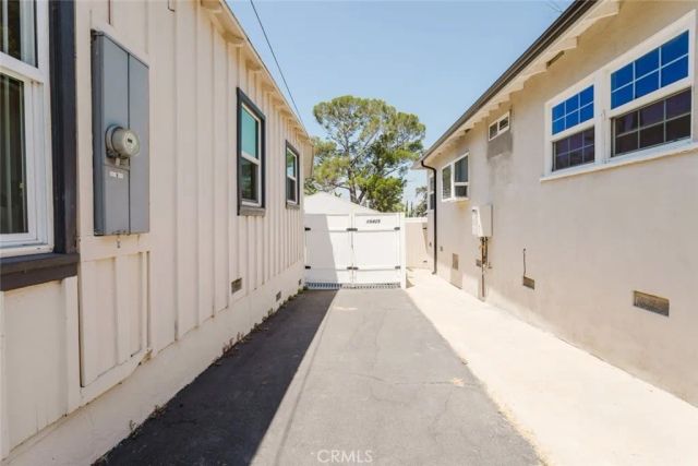 10423--10425 Mcclemont Avenue, Tujunga, CA 91042