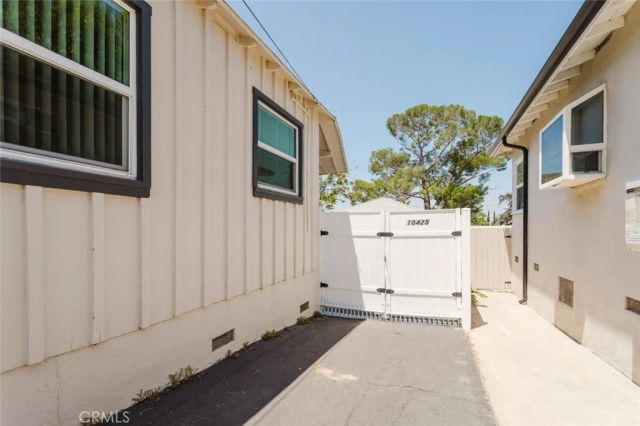 10423--10425 Mcclemont Avenue, Tujunga, CA 91042