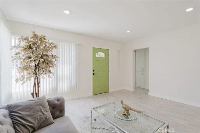 10423--10425 Mcclemont Avenue, Tujunga, CA 91042