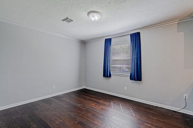 214 Brookdale Drive, League City, TX 77573