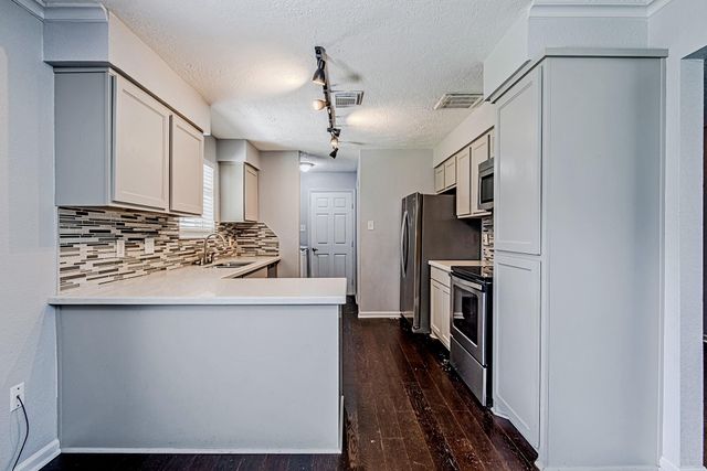 214 Brookdale Drive, League City, TX 77573