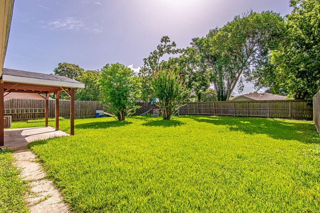 214 Brookdale Drive, League City, TX 77573