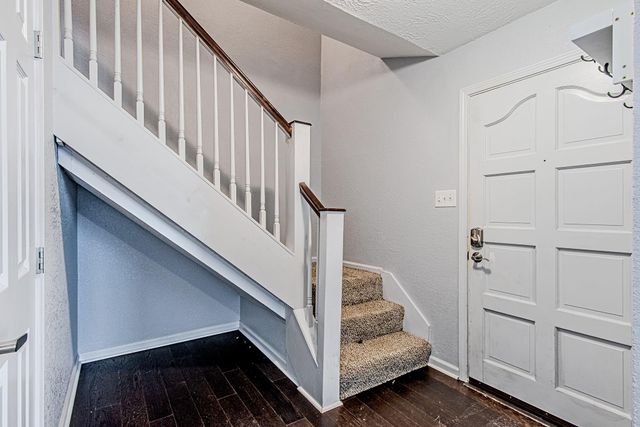 214 Brookdale Drive, League City, TX 77573