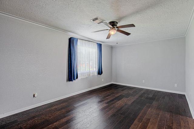 214 Brookdale Drive, League City, TX 77573