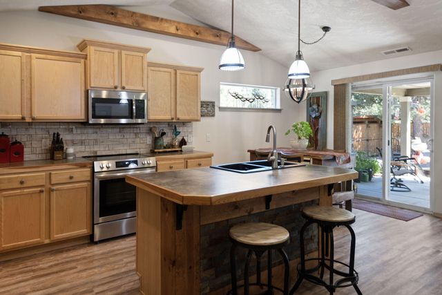 16121 Lava Drive, La Pine, OR 97739