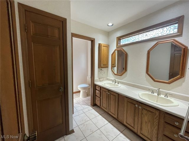 3733 River Lane, Rocky River, OH 44116