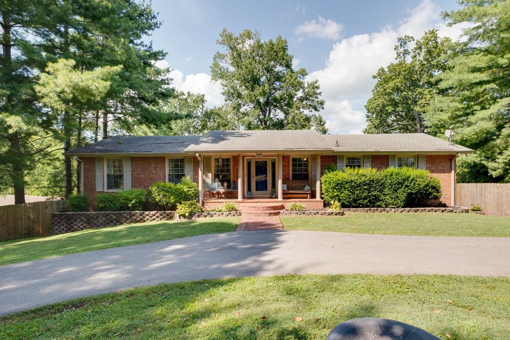 306 Estate Dr, Mount Juliet, TN 37122