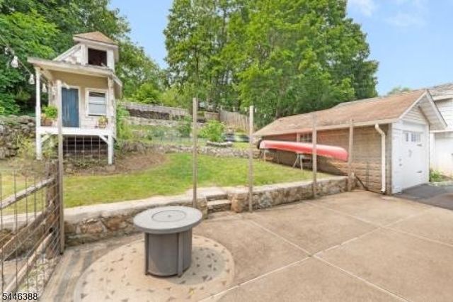 4 Musconetcong Ave, Stanhope Boro, NJ 07874