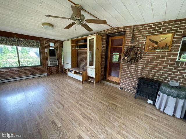72 PRESTON RD, Wernersville, PA 19565