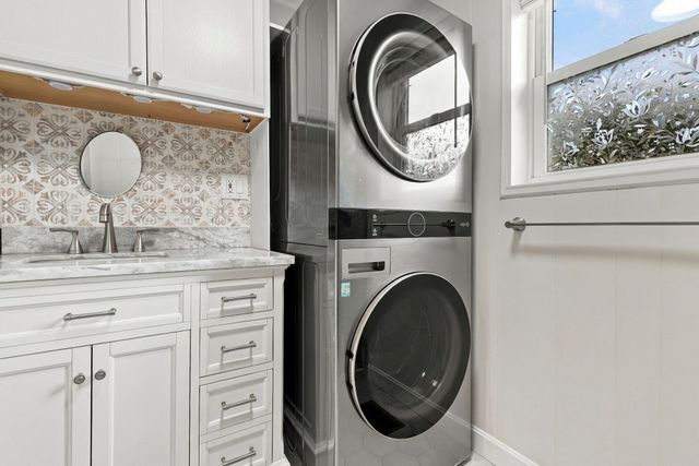 814 Lynnfield Street, Lynnfield, MA 01940