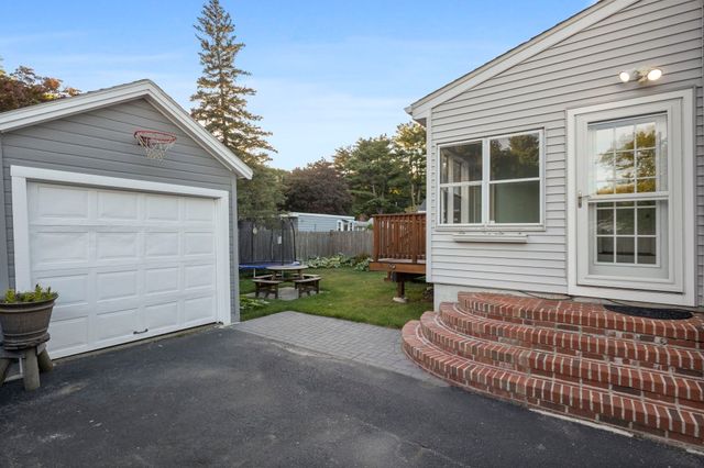 814 Lynnfield Street, Lynnfield, MA 01940
