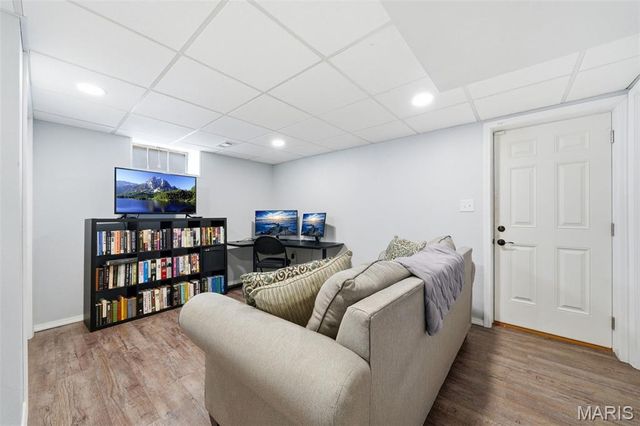 5701 Tholozan Avenue, St Louis, MO 63109