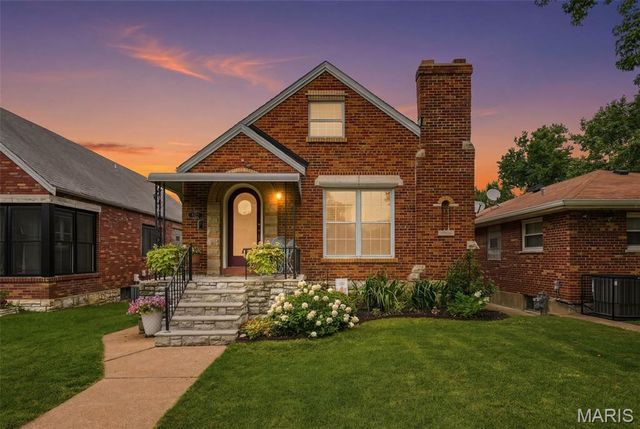 5701 Tholozan Avenue, St Louis, MO 63109