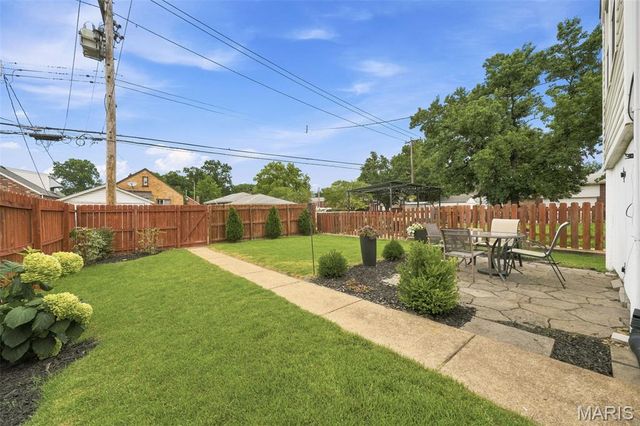 5701 Tholozan Avenue, St Louis, MO 63109