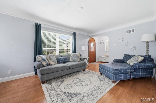 5701 Tholozan Avenue, St Louis, MO 63109