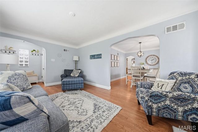 5701 Tholozan Avenue, St Louis, MO 63109
