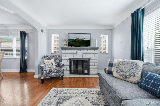 5701 Tholozan Avenue, St Louis, MO 63109