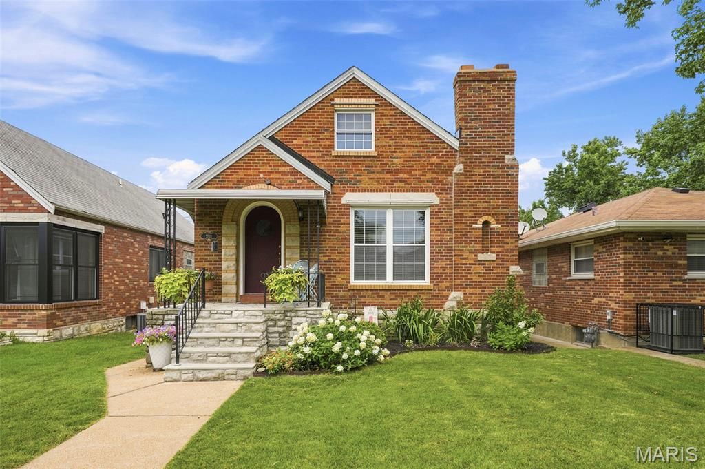 5701 Tholozan Avenue, St Louis, MO 63109