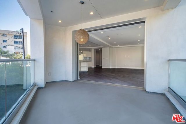 460 N Palm Drive 204, Beverly Hills, CA 90210