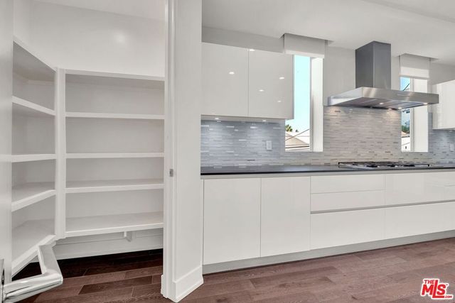 460 N Palm Drive 204, Beverly Hills, CA 90210