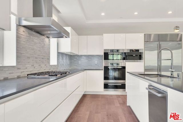 460 N Palm Drive 204, Beverly Hills, CA 90210