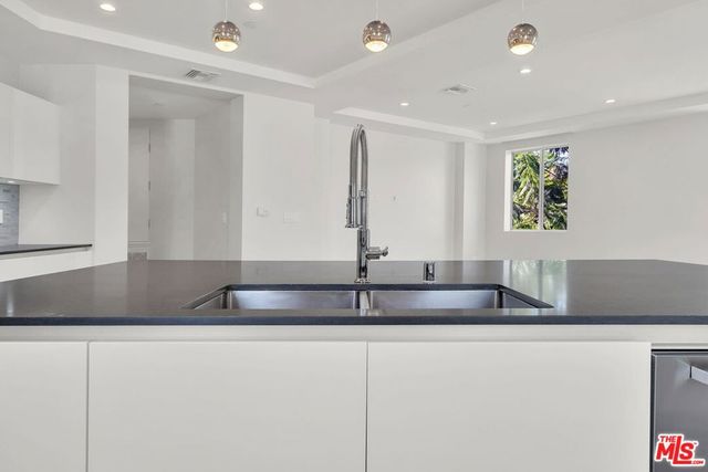 460 N Palm Drive 204, Beverly Hills, CA 90210