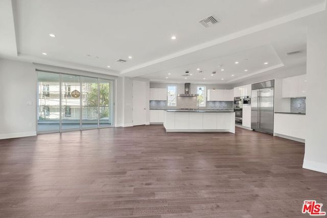 460 N Palm Drive 204, Beverly Hills, CA 90210