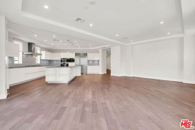 460 N Palm Drive 204, Beverly Hills, CA 90210