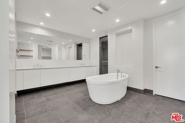 460 N Palm Drive 204, Beverly Hills, CA 90210
