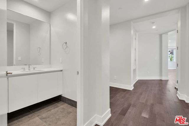460 N Palm Drive 204, Beverly Hills, CA 90210