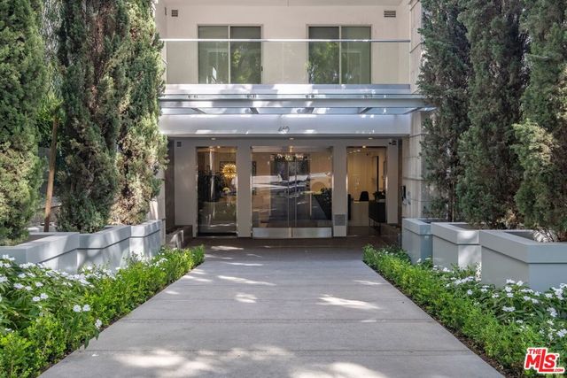 460 N Palm Drive 204, Beverly Hills, CA 90210