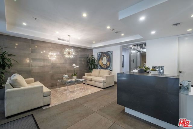 460 N Palm Drive 204, Beverly Hills, CA 90210