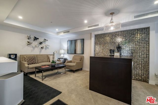 460 N Palm Drive 204, Beverly Hills, CA 90210