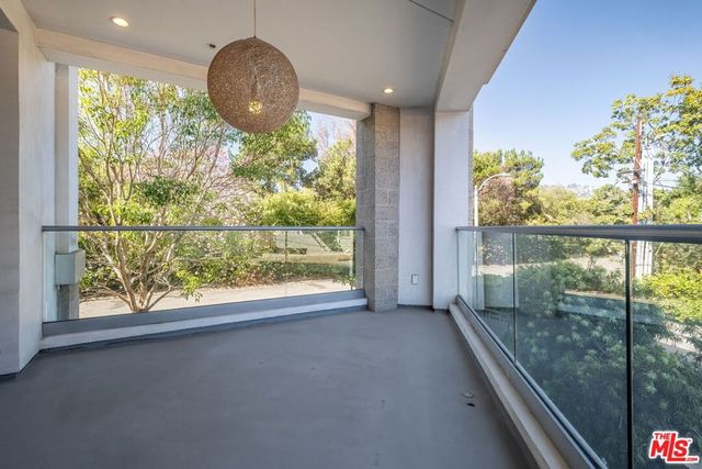 460 N Palm Drive 204, Beverly Hills, CA 90210