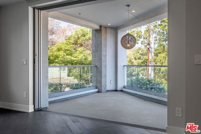 460 N Palm Drive 204, Beverly Hills, CA 90210