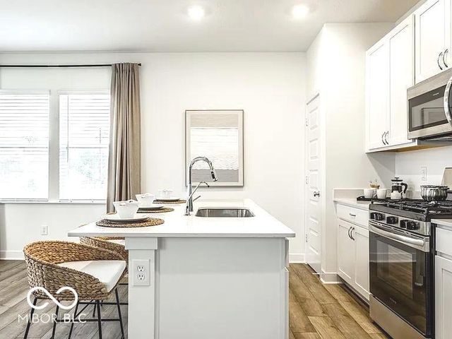 6410 Hawthorne Drive, Mccordsville, IN 46055