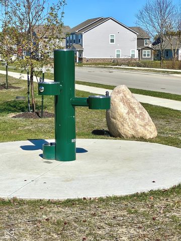 6410 Hawthorne Drive, Mccordsville, IN 46055