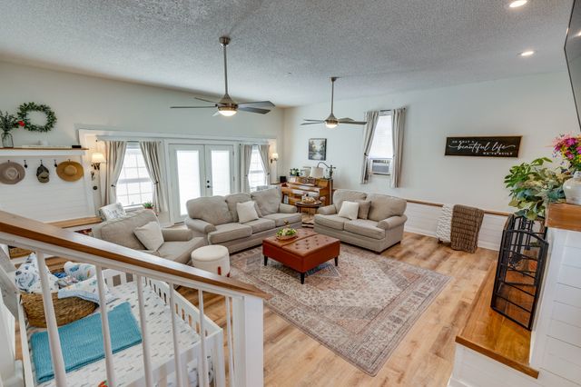 102 Copeland Dr, Mount Pleasant, TN 38474