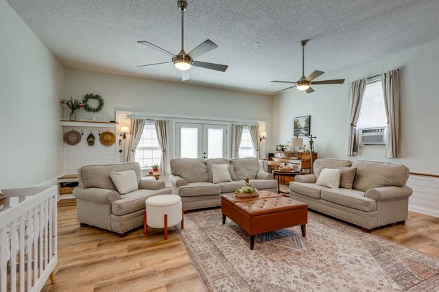 102 Copeland Dr, Mount Pleasant, TN 38474