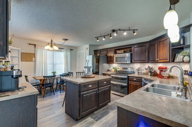 102 Copeland Dr, Mount Pleasant, TN 38474