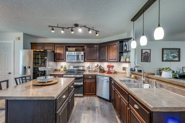 102 Copeland Dr, Mount Pleasant, TN 38474