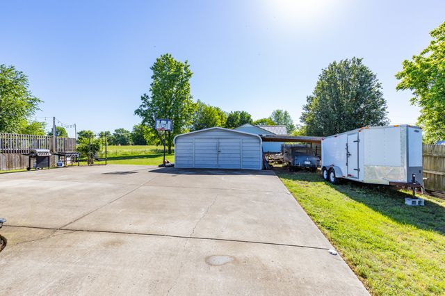 102 Copeland Dr, Mount Pleasant, TN 38474