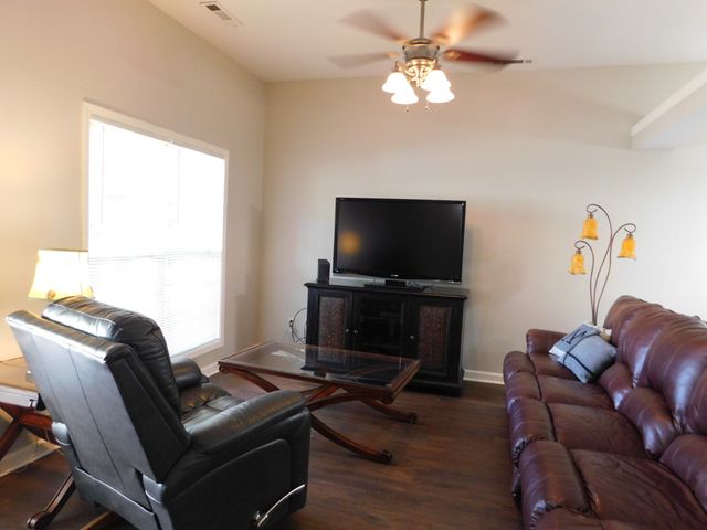 1182 Long Hollow Pike Apt G4, Gallatin, TN 37066