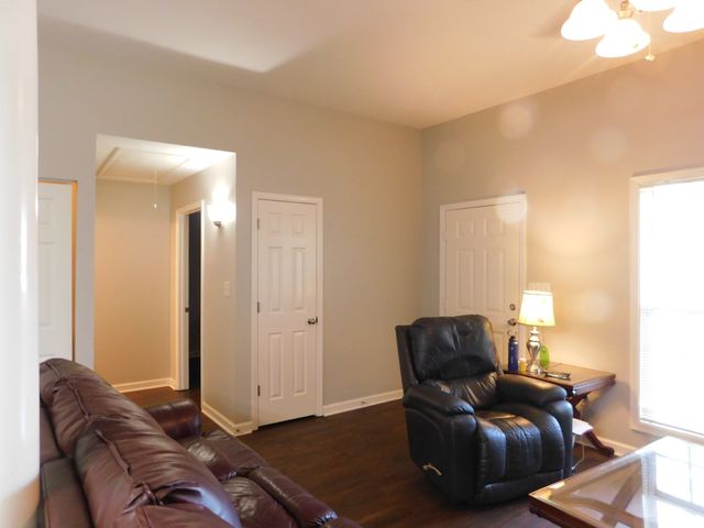 1182 Long Hollow Pike Apt G4, Gallatin, TN 37066