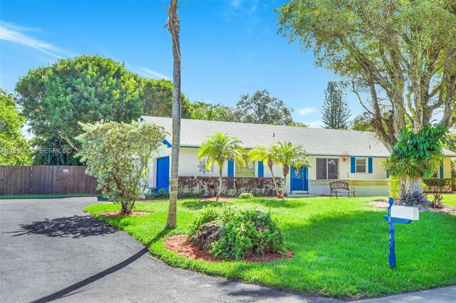 18045 SW 87th Court, Palmetto Bay, FL 33157