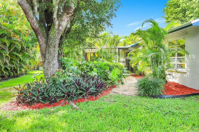 18045 SW 87th Court, Palmetto Bay, FL 33157