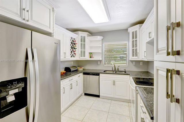 18045 SW 87th Court, Palmetto Bay, FL 33157