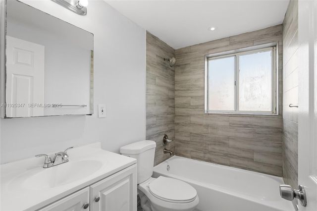 980 NE 170th St 118, North Miami Beach, FL 33162